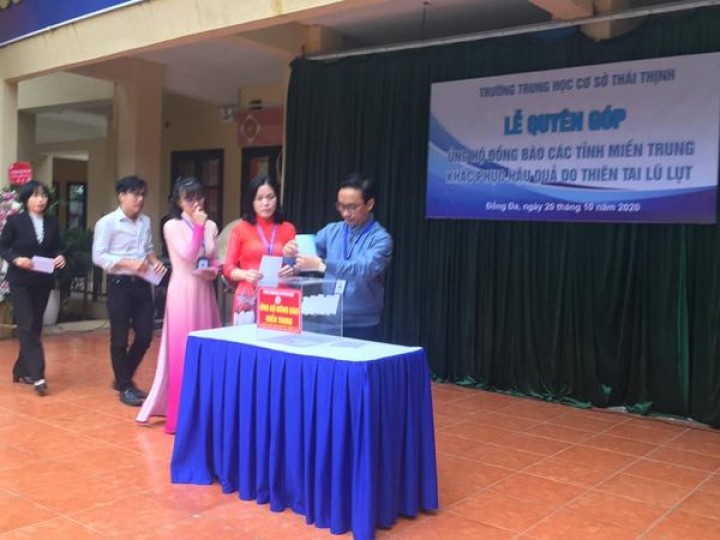 Ủng hộ đồng bào miền trung bị thiên tai lũ lụt