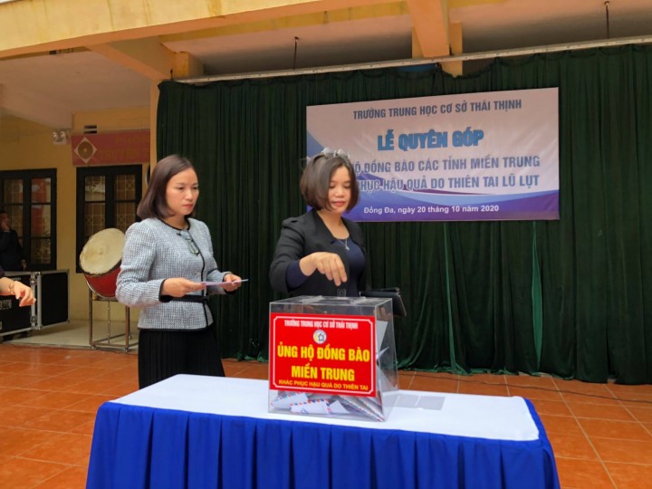 Ủng hộ đồng bào miền trung bị thiên tai lũ lụt
