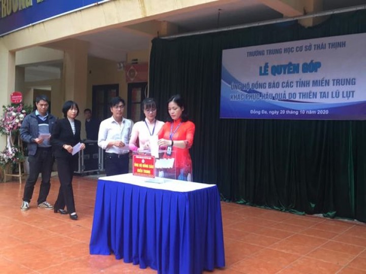 Ủng hộ đồng bào miền trung bị thiên tai lũ lụt