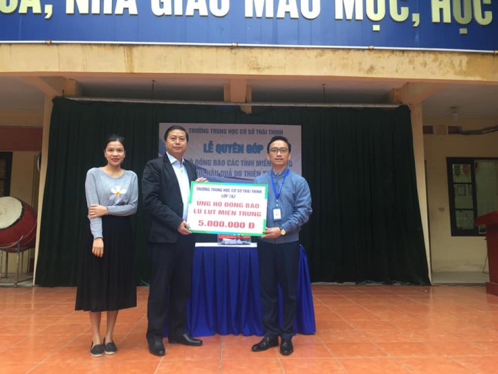 Ủng hộ đồng bào miền trung bị thiên tai lũ lụt