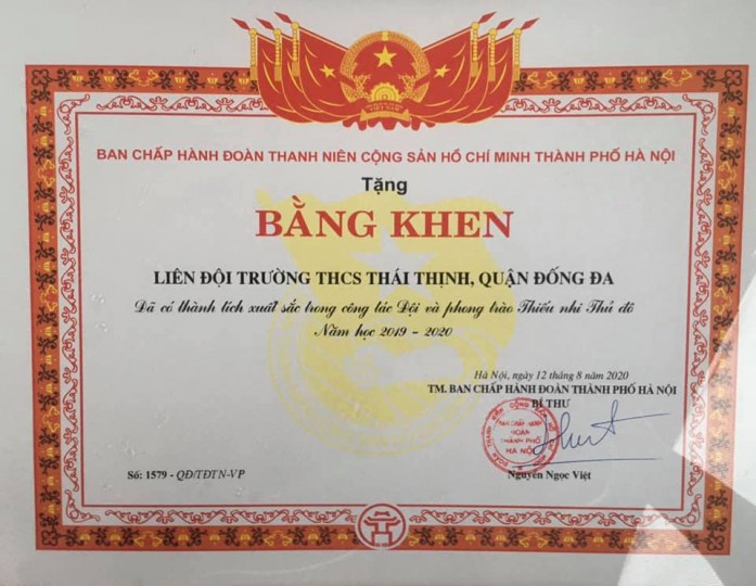 Liên đội THCS Thái Thịnh nhận bằng khen của Thành Đoàn Hà Nội
