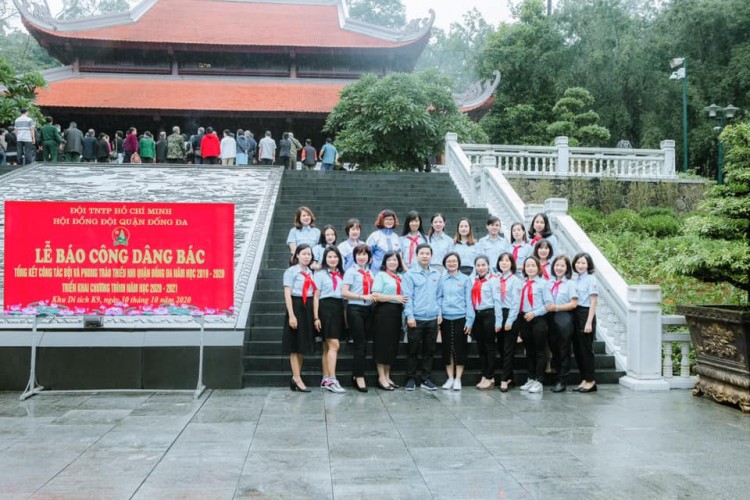 Liên đội THCS Thái Thịnh nhận bằng khen của Thành Đoàn Hà Nội