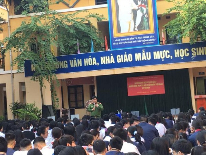 Hưởng ứng ngày pháp luật nước Cộng hoà xã hội chủ nghĩa Việt Nam