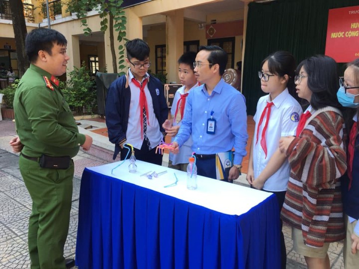 Hưởng ứng ngày pháp luật nước Cộng hoà xã hội chủ nghĩa Việt Nam