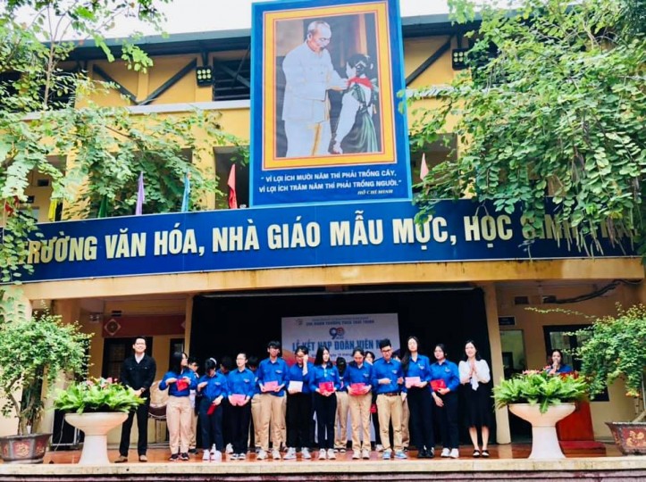 Lễ kết nạp Đoàn viên mới năm học 2020 - 2021
