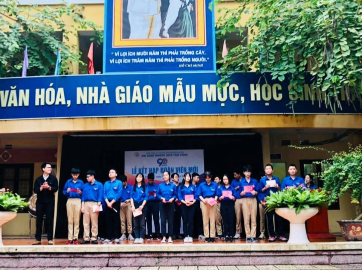Lễ kết nạp Đoàn viên mới năm học 2020 - 2021