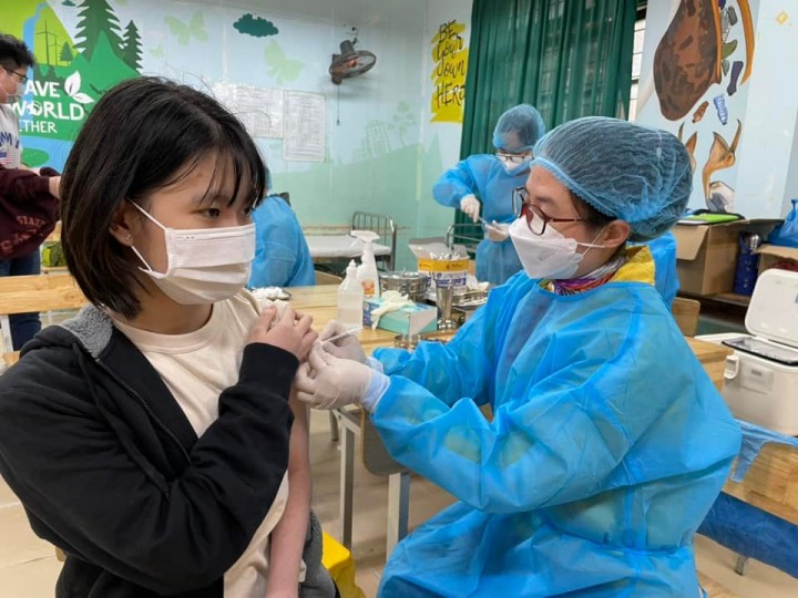 Chúng mình tiêm mũi VẮC-XIN thứ hai đánh bay COVID, sớm được tới trường