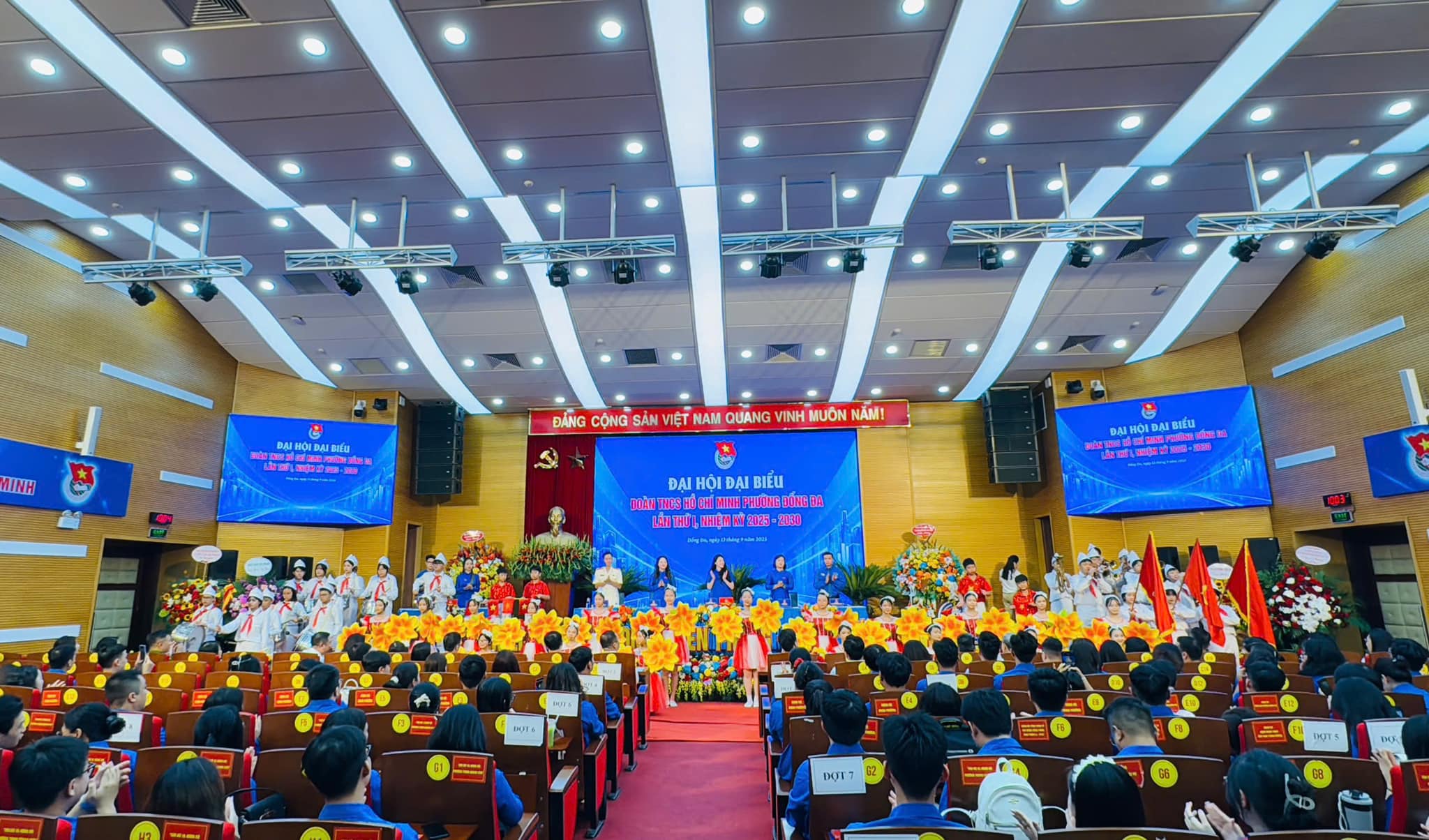 Thiếu nhi trường THCS Thái Thịnh rạng rỡ chúc mừng thành công Đại hội Đại biểu Đoàn TNCS Hồ Chí Minh phường Đống Đa