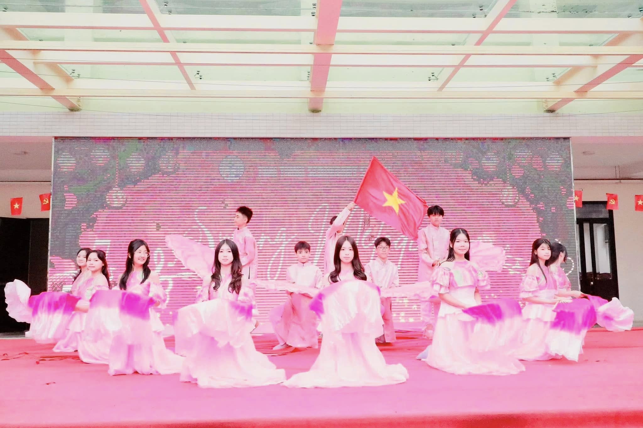 SPRING MELODIES – CHÀO MỪNG NGÀY HỘI NON SÔNG