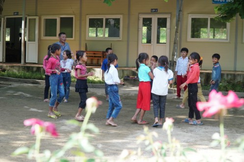 Những người “lấp đầy” khoảng cách