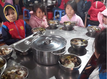 Nghỉ Tết dương, hiệu trưởng nhắc phụ huynh giữ ấm học sinh qua điện thoại, Zalo
