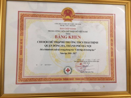 TRƯỜNG THCS THÁI THỊNH VINH DỰ NHẬN BẰNG KHEN CỦA BAN CHẤP HÀNH TW HỘI CHỮ THẬP ĐỎ VIỆT NAM