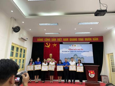 LIÊN ĐỘI NHẬN BẰNG KHEN CẤP THÀNH PHỐ