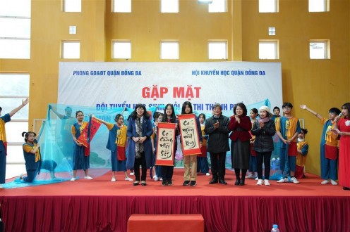 Gặp mặt đội tuyển HSG dự thi Thành phố các môn Văn hóa và Khoa học lớp 9 cấp THCS