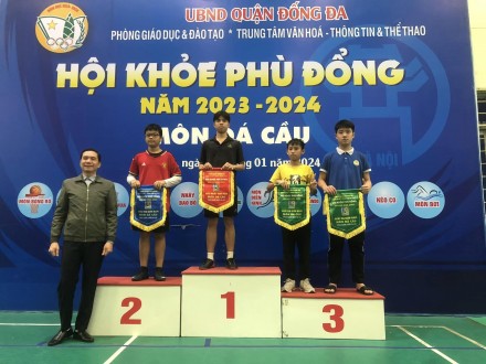 02 HUY CHƯƠNG VÀNG MÔN ĐÁ CẦU