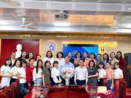 Giáo viên dạy Ngữ văn phường Đống Đa tự tin với việc sử dụng trí tuệ nhân tạo trong dạy học