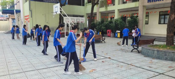 BIỂU DƯƠNG TẬP THỂ 9A01 TÍCH CỰC THAM GIA HOẠT ĐỘNG GIỮ GÌN MÔI TRƯỜNG HỌC ĐƯỜNG XANH, SẠCH ĐẸP