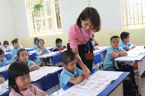 Cầu nối mang hạnh phúc đến học trò