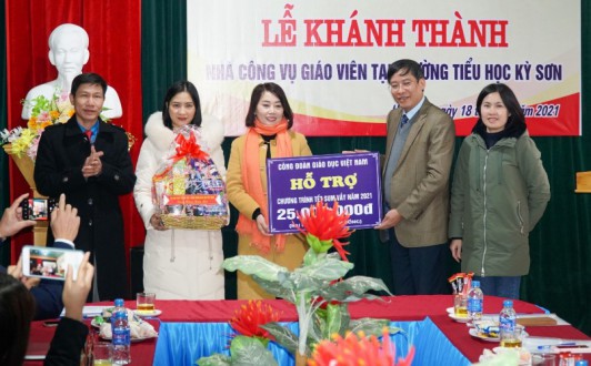 Mang xuân ấm đến giáo viên vùng khó