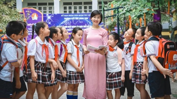 Xây dựng môi trường học đường văn minh bắt đầu từ lời chào hỏi