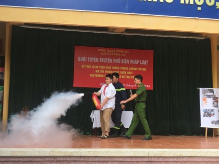 BUỔI TUYÊN TRUYỀN PHỔ BIẾN GIÁO DỤC PHÁP LUẬT TẠI TRƯỜNG THCS THÁI THỊNH