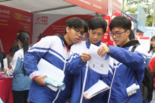 Hỗ trợ học phí - tính nhân văn từ chính sách đặc thù