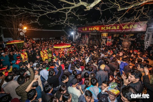 Tạm ngừng tổ chức lễ hội, karaoke, vũ trường ở nơi có dịch COVID-19 bùng phát