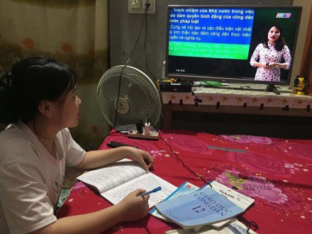 Hòa Bình: Tăng cường dạy học qua internet, trên truyền hình