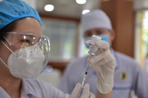 TP.HCM bắt đầu tiêm hơn 930.000 liều vắc xin đợt 5 cho 15 nhóm đối tượng ưu tiên