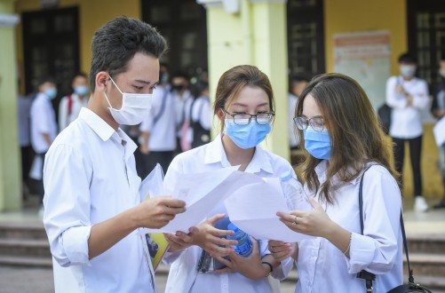 Thi trên máy tính: Lộ trình phù hợp với thực tiễn