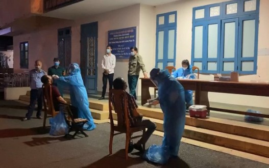 Dịch COVID-19 ngày 22-7: Lái taxi dương tính, Quảng Bình ‘đóng băng' Đồng Hới trong đêm