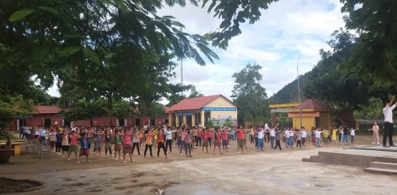Nghẹn ngào thầy cô 7 năm chỉ mong được về quê đón Tết