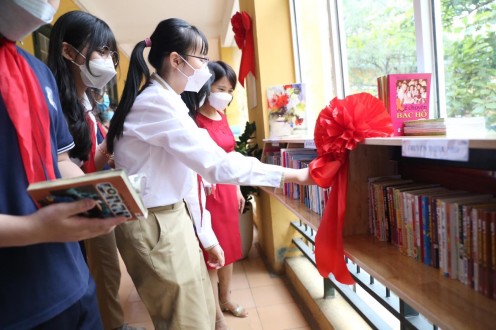 Học sinh hào hứng với không gian thư viện mở
