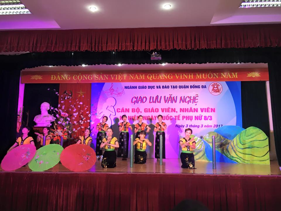 Các cô giáo duyên dáng trong chiếc áo của dân tộc Thái